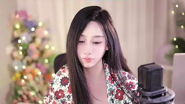 Snapshot of SleepArtist chatting on 02-22-25, 06:19 SleepArtist online show from 02-22-25, 06:19