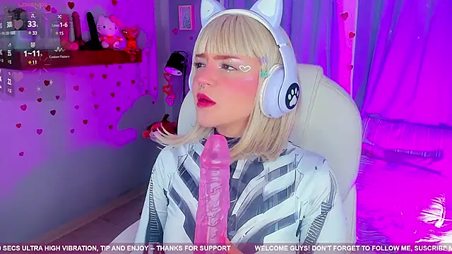 Snapshot of Tiny__Emmy chatting on 02-17-25, 10:25 Tiny Emmy online show from 02-17-25, 10:25