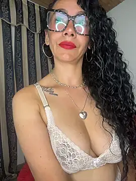 Snapshot of JULYSEX1 chatting on 07-08-26, 01:48 JULYSEX1 online show from 07-08-26, 01:48