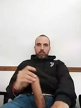 Snapshot of leon3875 chatting on 12-19-24, 03:30 leon3875 online show from 12-19-24, 03:30