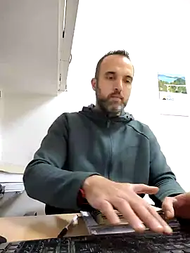 Snapshot of leon3875 chatting on 03-08-25, 01:57 leon3875 online show from 03-08-25, 01:57