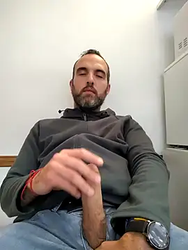 Snapshot of leon3875 chatting on 03-11-25, 03:23 leon3875 online show from 03-11-25, 03:23