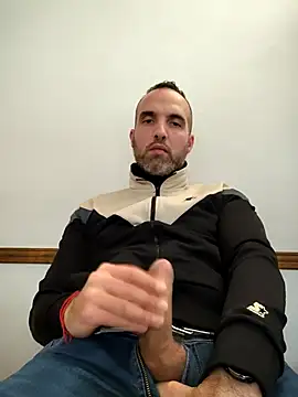 Snapshot of leon3875 chatting on 09-10-25, 03:23 leon3875 online show from 09-10-25, 03:23