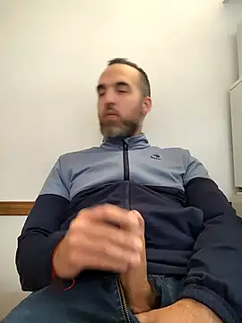 Snapshot of leon3875 chatting on 09-25-25, 03:27 leon3875 online show from 09-25-25, 03:27