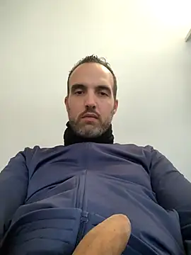 Snapshot of leon3875 chatting on 10-17-25, 03:25 leon3875 online show from 10-17-25, 03:25