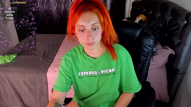 Violetaarey online show from 04-15-26, 07:58