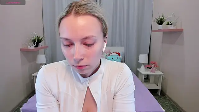 Snapshot of TiffanyBatson chatting on 12-06-24, 10:05 TiffanyBatson online show from 12-06-24, 10:05