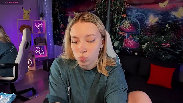 Snapshot of TiffanyBatson chatting on 12-19-24, 08:56 TiffanyBatson online show from 12-19-24, 08:56