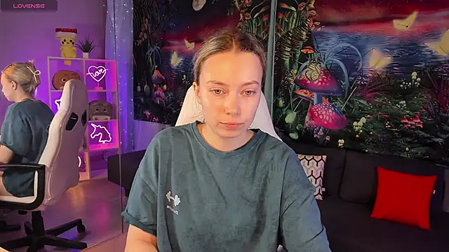 Snapshot of TiffanyBatson chatting on 02-12-25, 08:27 TiffanyBatson online show from 02-12-25, 08:27