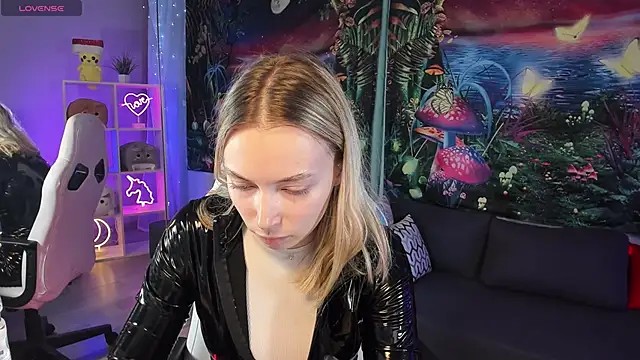 Snapshot of TiffanyBatson chatting on 02-23-25, 06:17 TiffanyBatson online show from 02-23-25, 06:17