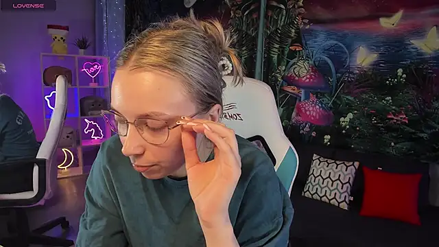 Snapshot of TiffanyBatson chatting on 03-05-25, 06:33 TiffanyBatson online show from 03-05-25, 06:33