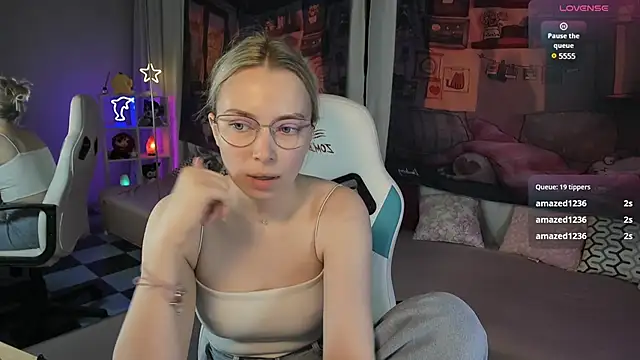 Snapshot of TiffanyBatson chatting on 03-13-25, 07:31 TiffanyBatson online show from 03-13-25, 07:31