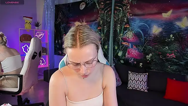 Snapshot of TiffanyBatson chatting on 03-19-25, 09:06 TiffanyBatson online show from 03-19-25, 09:06