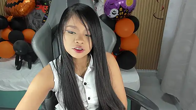 Lili 16 online show from 10-24-25, 11:06