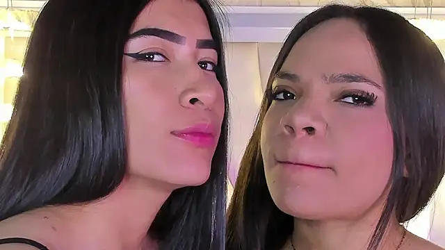 Snapshot of siara_and_zoe chatting on 07-21-26, 11:18 siara and zoe online show from 07-21-26, 11:18