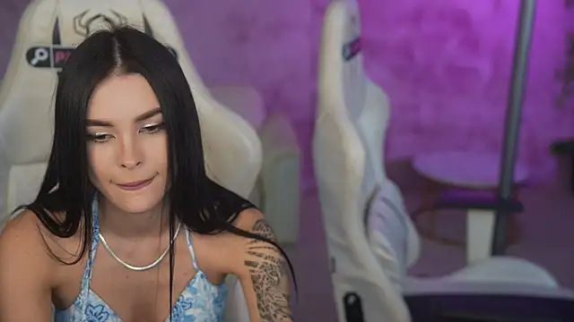 Snapshot of Tina_Breeze chatting on 05-21-26, 10:44 Tina Breeze online show from 05-21-26, 10:44