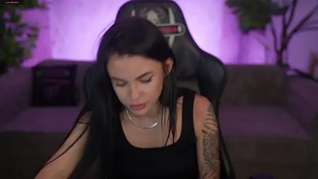 Snapshot of Tina_Breeze chatting on 06-15-26, 11:23 Tina Breeze online show from 06-15-26, 11:23