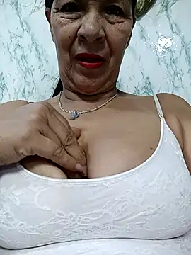 Snapshot of biancchi chatting on 07-16-26, 12:33 biancchi online show from 07-16-26, 12:33
