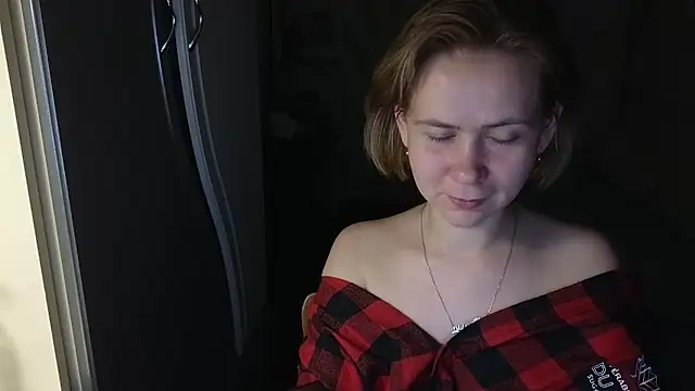 Snapshot of Riley_Roo chatting on 05-16-26, 07:45 Riley Roo online show from 05-16-26, 07:45