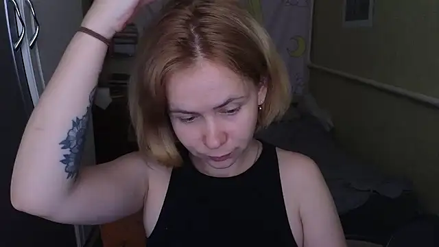 Snapshot of Riley_Roo chatting on 05-19-26, 09:48 Riley Roo online show from 05-19-26, 09:48