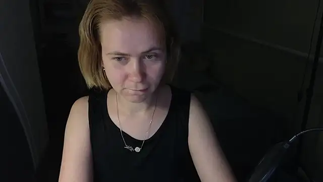 Snapshot of Riley_Roo chatting on 05-24-26, 05:18 Riley Roo online show from 05-24-26, 05:18