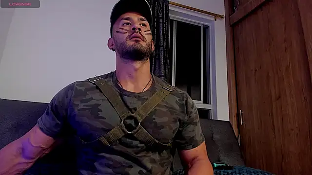 Snapshot of curt_xxx chatting on 02-11-26, 02:16 curt xxx online show from 02-11-26, 02:16