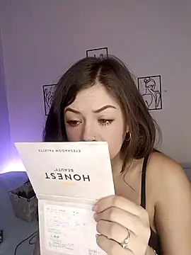 Snapshot of ale_blossom chatting on 12-14-24, 06:41 ale blossom online show from 12-14-24, 06:41