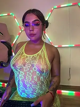 Chloemercury online show from 11-27-25, 03:52