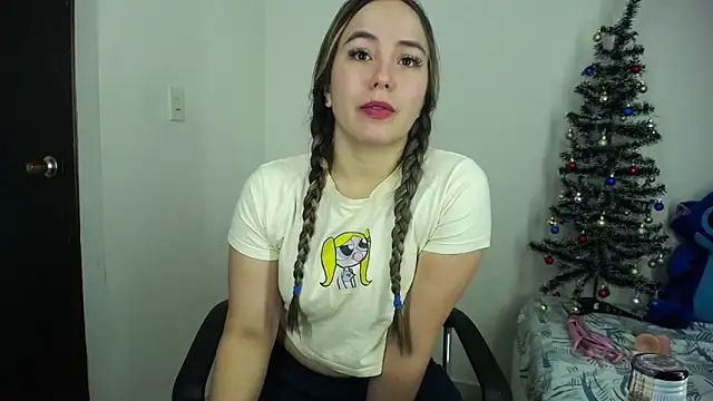 Snapshot of LauraSofia_Cam chatting on 12-17-25, 09:04 LauraSofia Cam online show from 12-17-25, 09:04