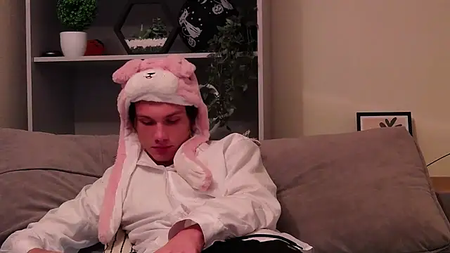 Snapshot of CalvinCay chatting on 12-03-24, 09:34 CalvinCay online show from 12-03-24, 09:34