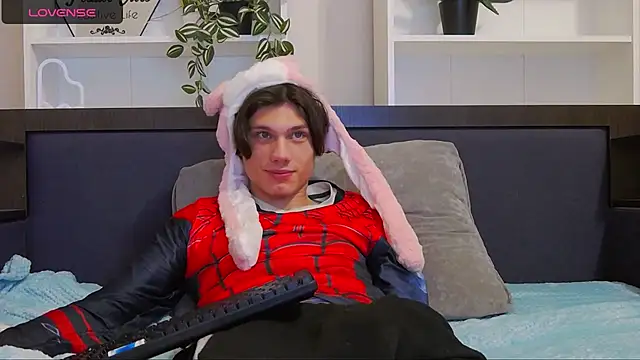 Snapshot of CalvinCay chatting on 12-05-24, 11:07 CalvinCay online show from 12-05-24, 11:07