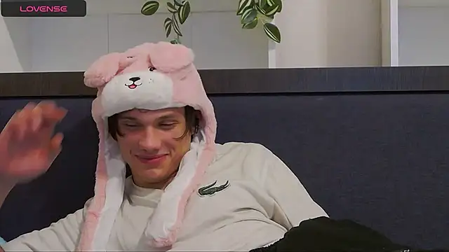 Snapshot of CalvinCay chatting on 12-09-24, 11:13 CalvinCay online show from 12-09-24, 11:13