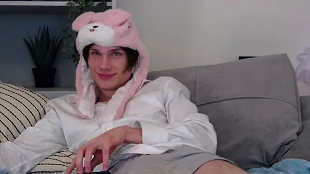 Snapshot of CalvinCay chatting on 12-10-24, 11:51 CalvinCay online show from 12-10-24, 11:51