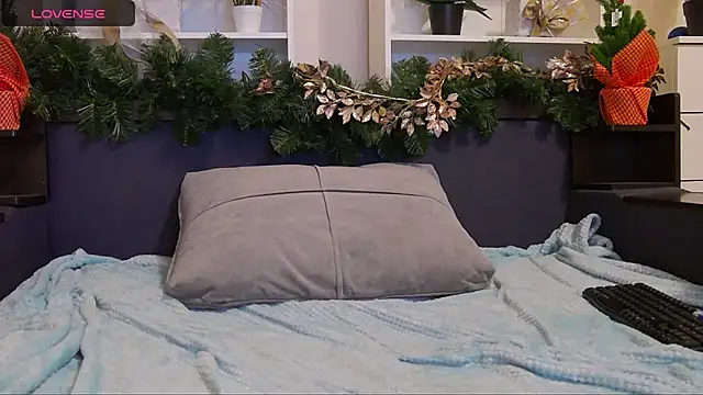 Snapshot of CalvinCay chatting on 12-14-24, 09:02 CalvinCay online show from 12-14-24, 09:02