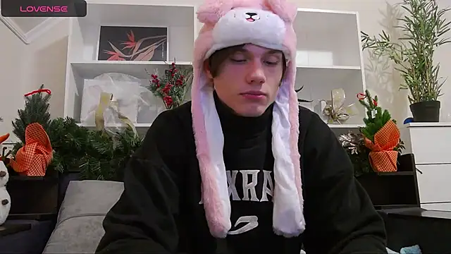 Snapshot of CalvinCay chatting on 12-15-24, 03:13 CalvinCay online show from 12-15-24, 03:13