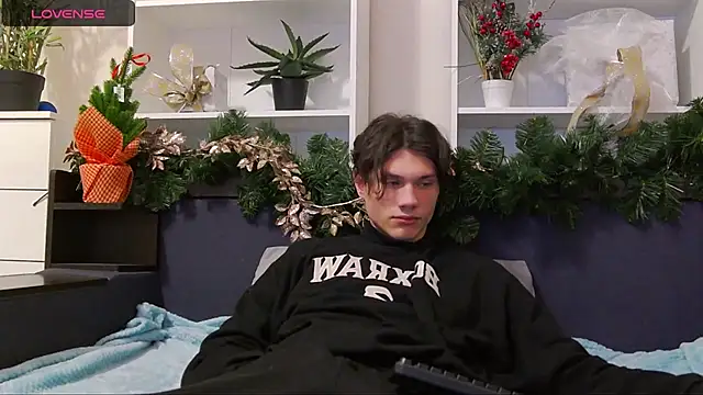 Snapshot of CalvinCay chatting on 12-15-24, 08:04 CalvinCay online show from 12-15-24, 08:04