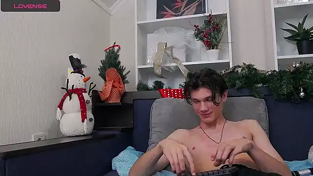 Snapshot of CalvinCay chatting on 12-20-24, 01:58 CalvinCay online show from 12-20-24, 01:58