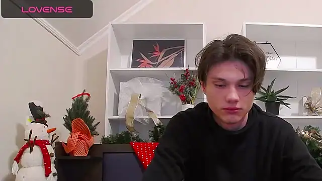 Snapshot of CalvinCay chatting on 12-20-24, 10:11 CalvinCay online show from 12-20-24, 10:11