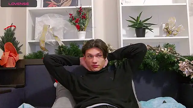 Snapshot of CalvinCay chatting on 12-21-24, 01:15 CalvinCay online show from 12-21-24, 01:15