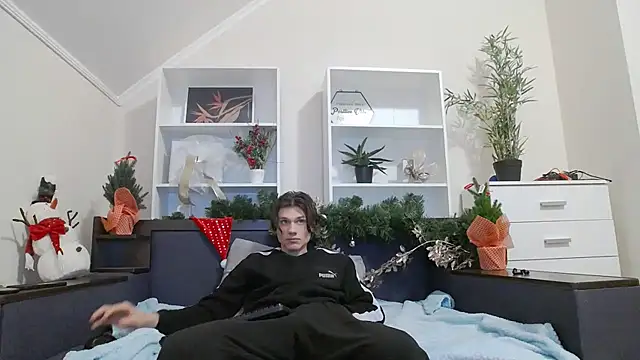 Snapshot of CalvinCay chatting on 12-30-24, 07:53 CalvinCay online show from 12-30-24, 07:53