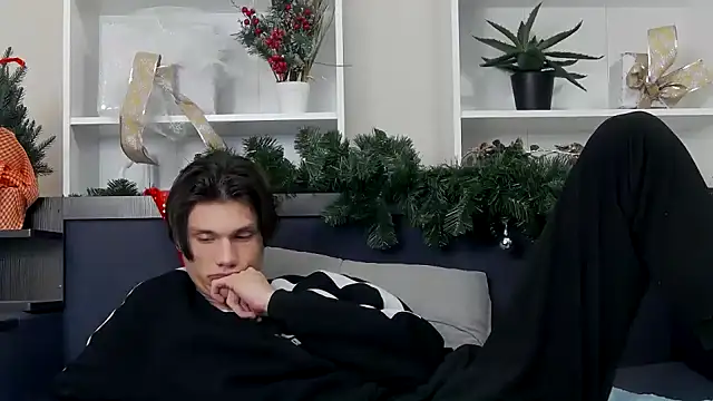 Snapshot of CalvinCay chatting on 12-31-24, 05:22 CalvinCay online show from 12-31-24, 05:22