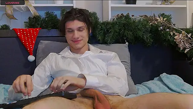 Snapshot of CalvinCay chatting on 12-31-24, 08:45 CalvinCay online show from 12-31-24, 08:45