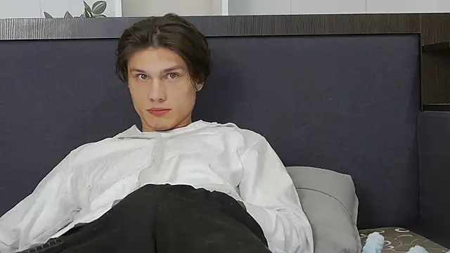 Snapshot of CalvinCay chatting on 01-04-25, 01:10 CalvinCay online show from 01-04-25, 01:10