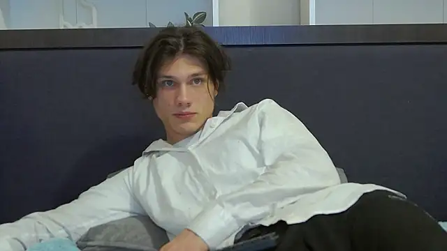 Snapshot of CalvinCay chatting on 01-06-25, 08:39 CalvinCay online show from 01-06-25, 08:39