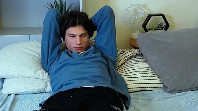 Snapshot of CalvinCay chatting on 01-14-25, 01:47 CalvinCay online show from 01-14-25, 01:47