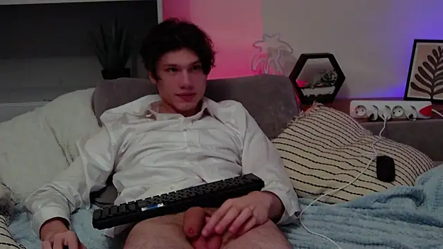 Snapshot of CalvinCay chatting on 01-17-25, 03:55 CalvinCay online show from 01-17-25, 03:55