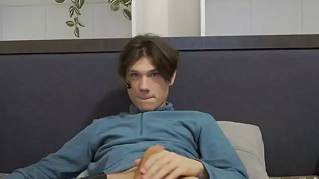 Snapshot of CalvinCay chatting on 01-17-25, 11:07 CalvinCay online show from 01-17-25, 11:07