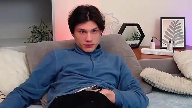 Snapshot of CalvinCay chatting on 01-18-25, 07:48 CalvinCay online show from 01-18-25, 07:48