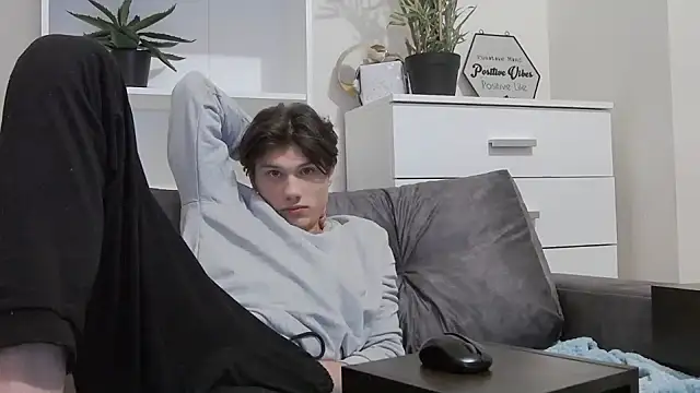 Snapshot of CalvinCay chatting on 02-01-25, 02:26 CalvinCay online show from 02-01-25, 02:26