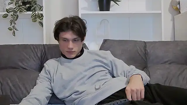 Snapshot of CalvinCay chatting on 02-02-25, 11:00 CalvinCay online show from 02-02-25, 11:00